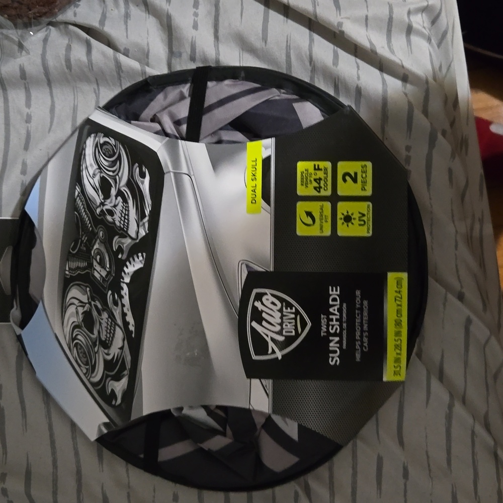 NWT Skull sunshade
